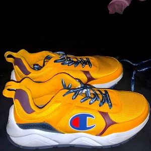 I’m selling some yellow champions with the champions shoe strings.